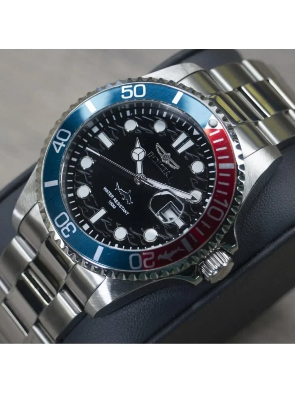 Stylish Men's Pro Diver Quartz Watch - Water Resistant, Sporty Design, Durable